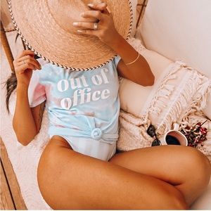 Out Of Office Tie Dye Graphic T-Shirt Top Size Small